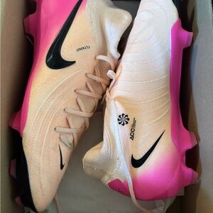 Nike Men’s Pink and Cream Phan Luna PRO soccer cleats